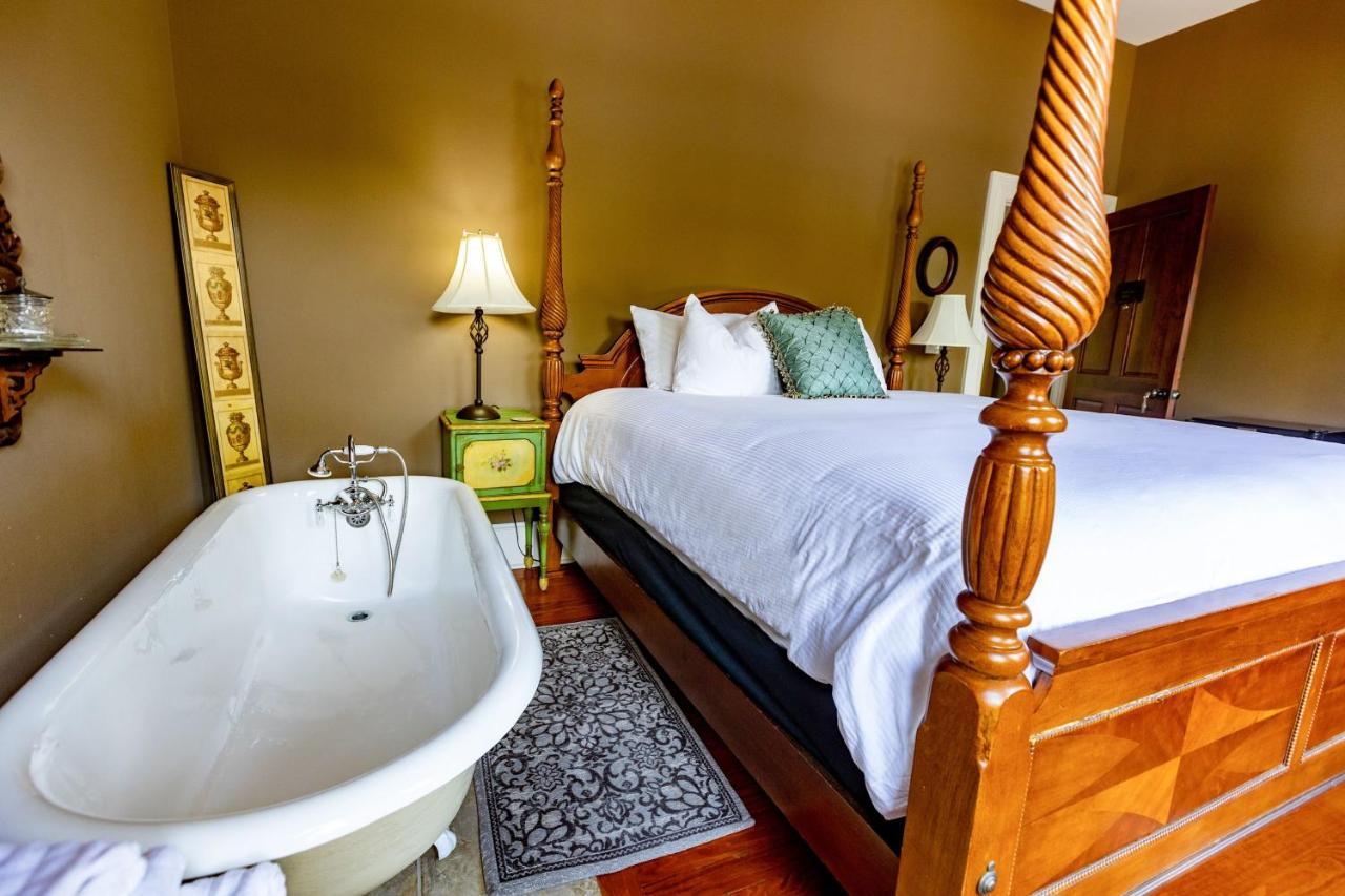 Southern Charm In The Camellia Rose Inn Gainesville Luaran gambar